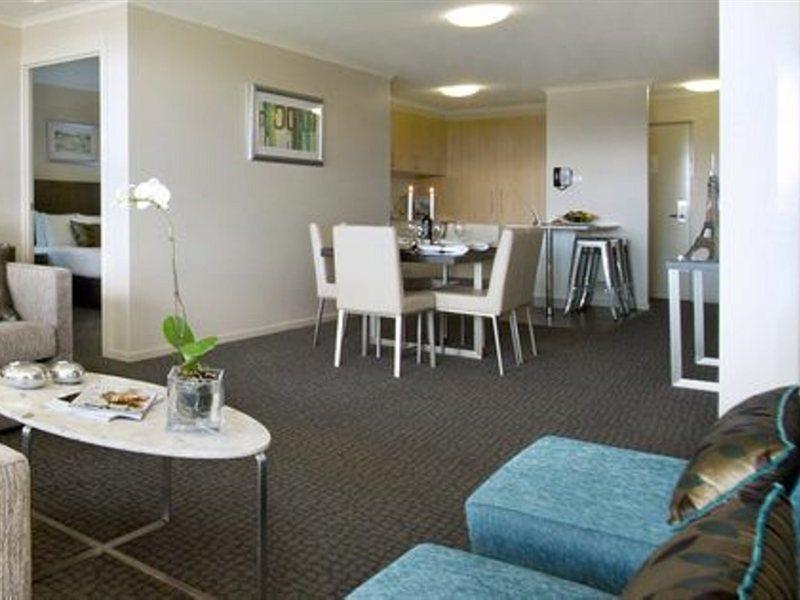 Pacific Suites Canberra Bagian luar foto