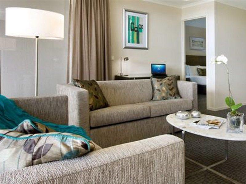 Pacific Suites Canberra Bagian luar foto
