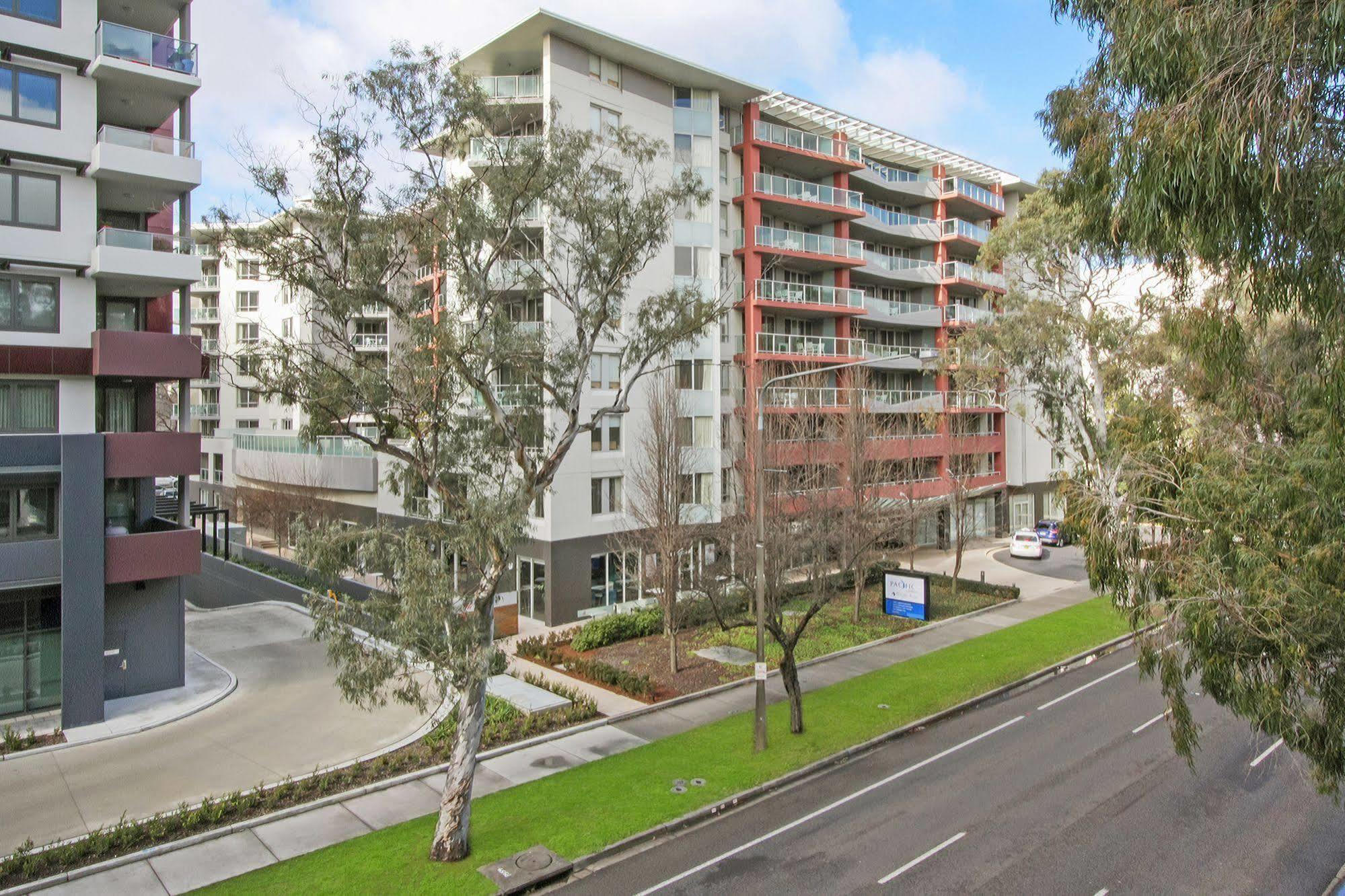 Pacific Suites Canberra Bagian luar foto