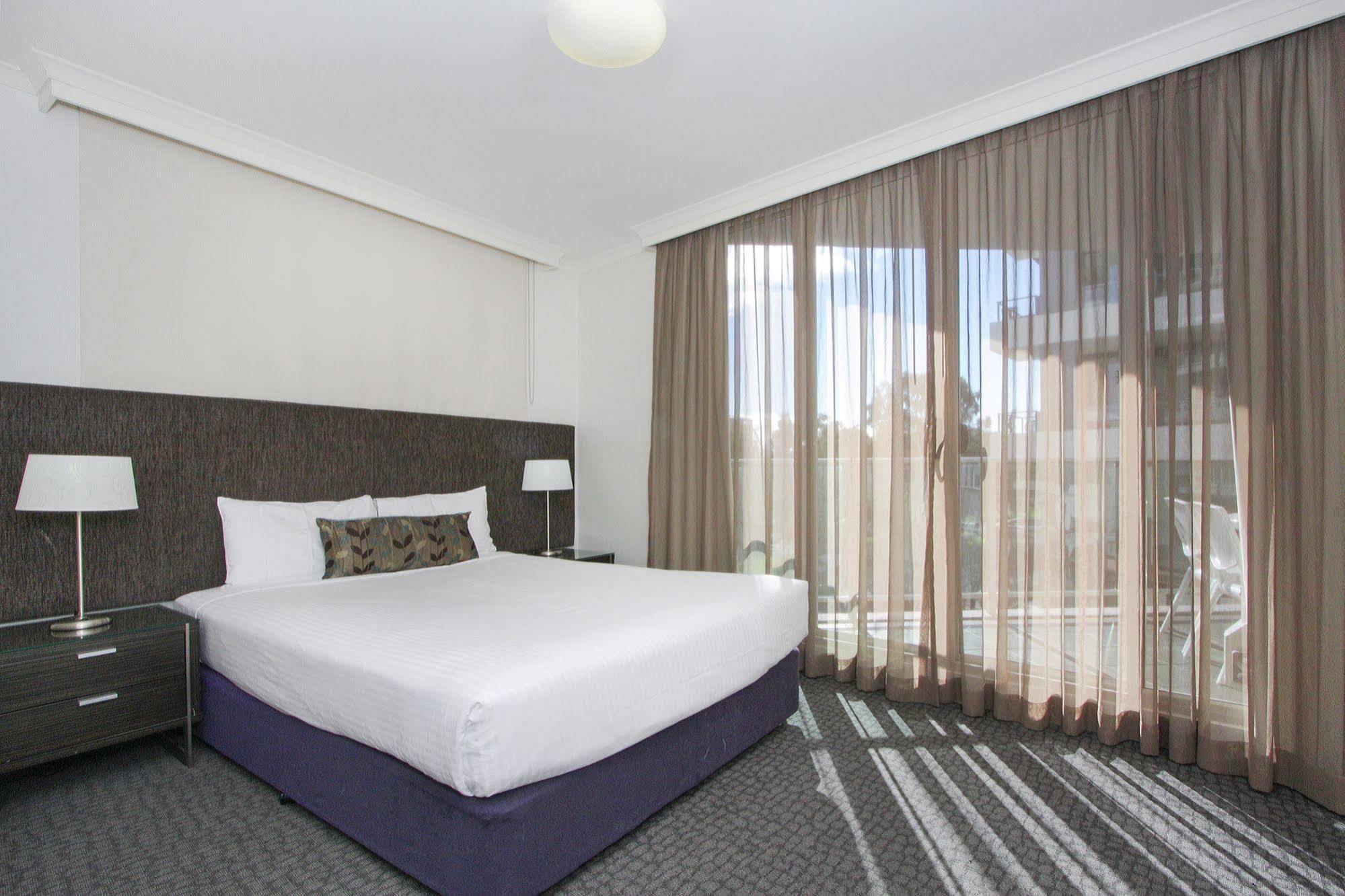 Pacific Suites Canberra Bagian luar foto
