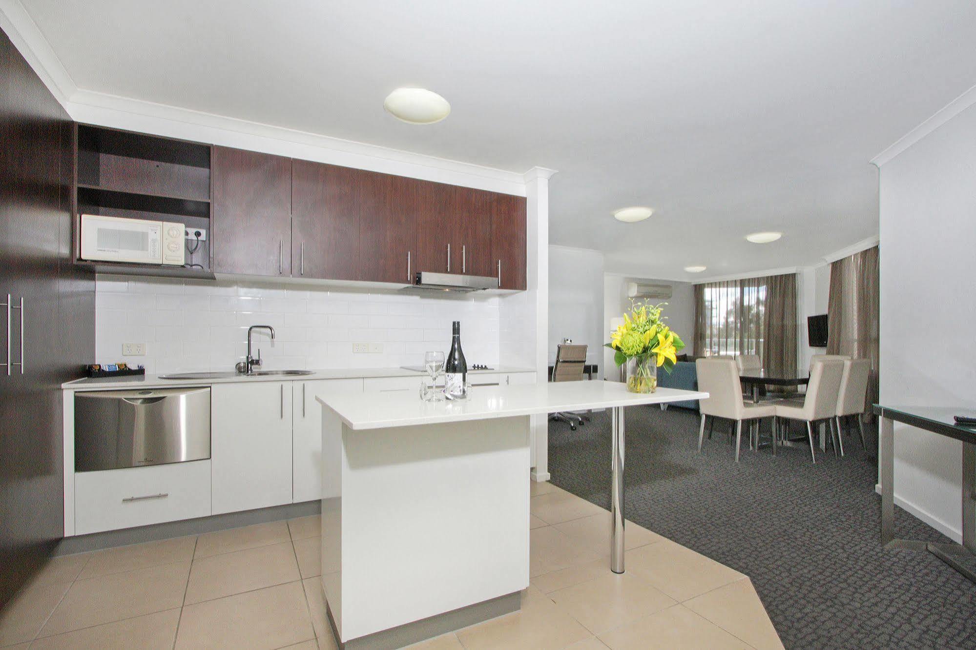 Pacific Suites Canberra Bagian luar foto