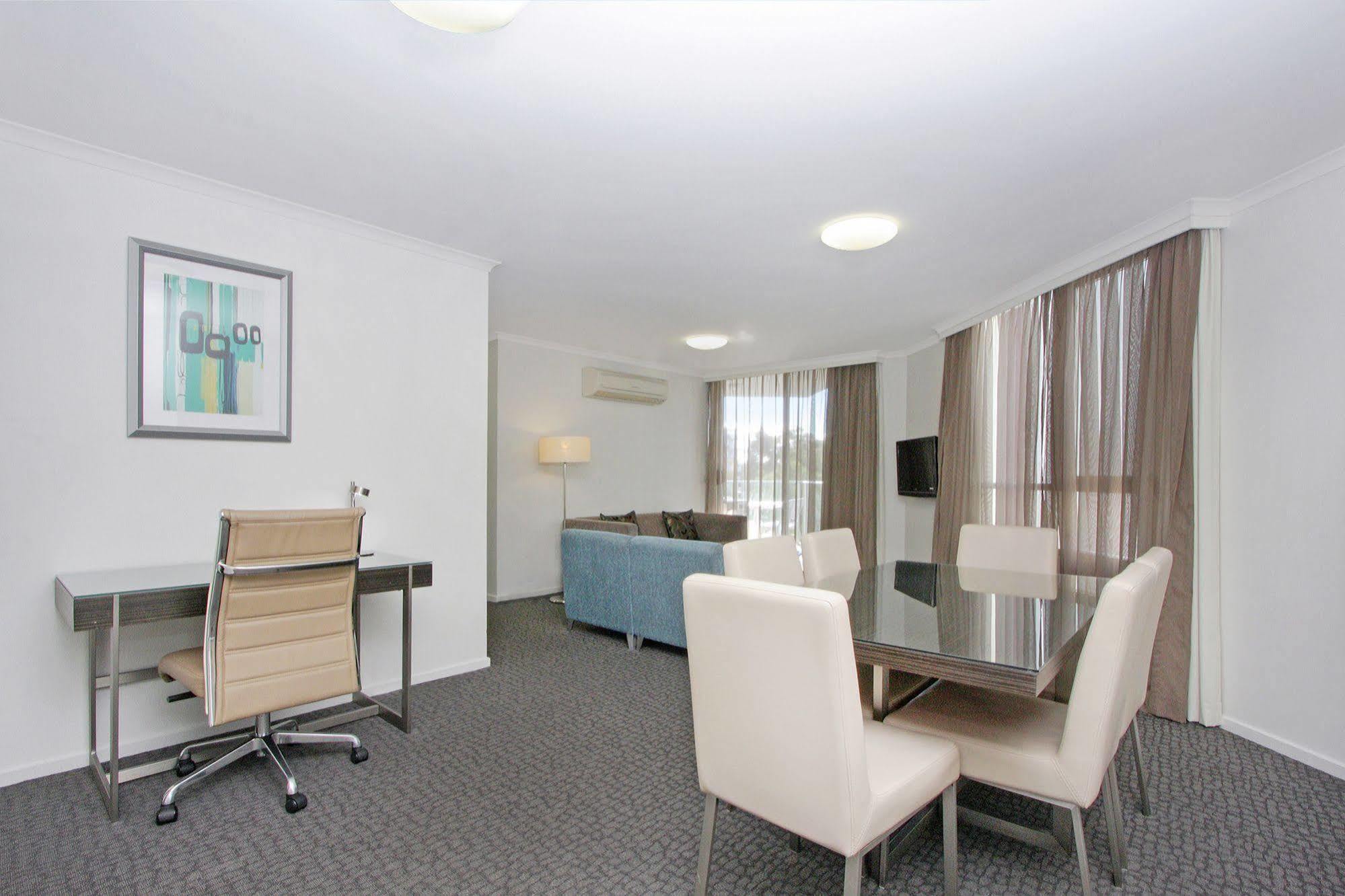 Pacific Suites Canberra Bagian luar foto