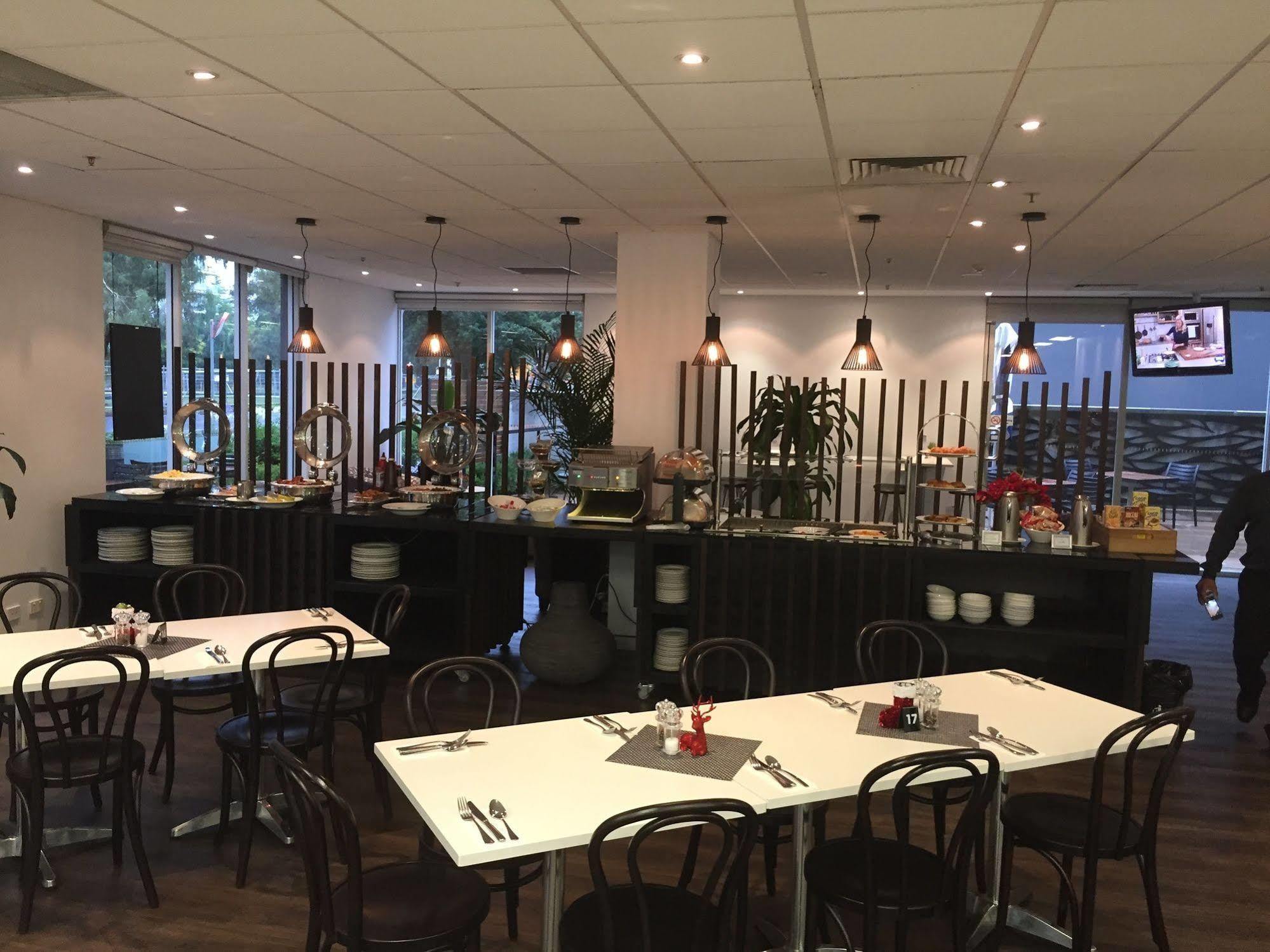 Pacific Suites Canberra Bagian luar foto