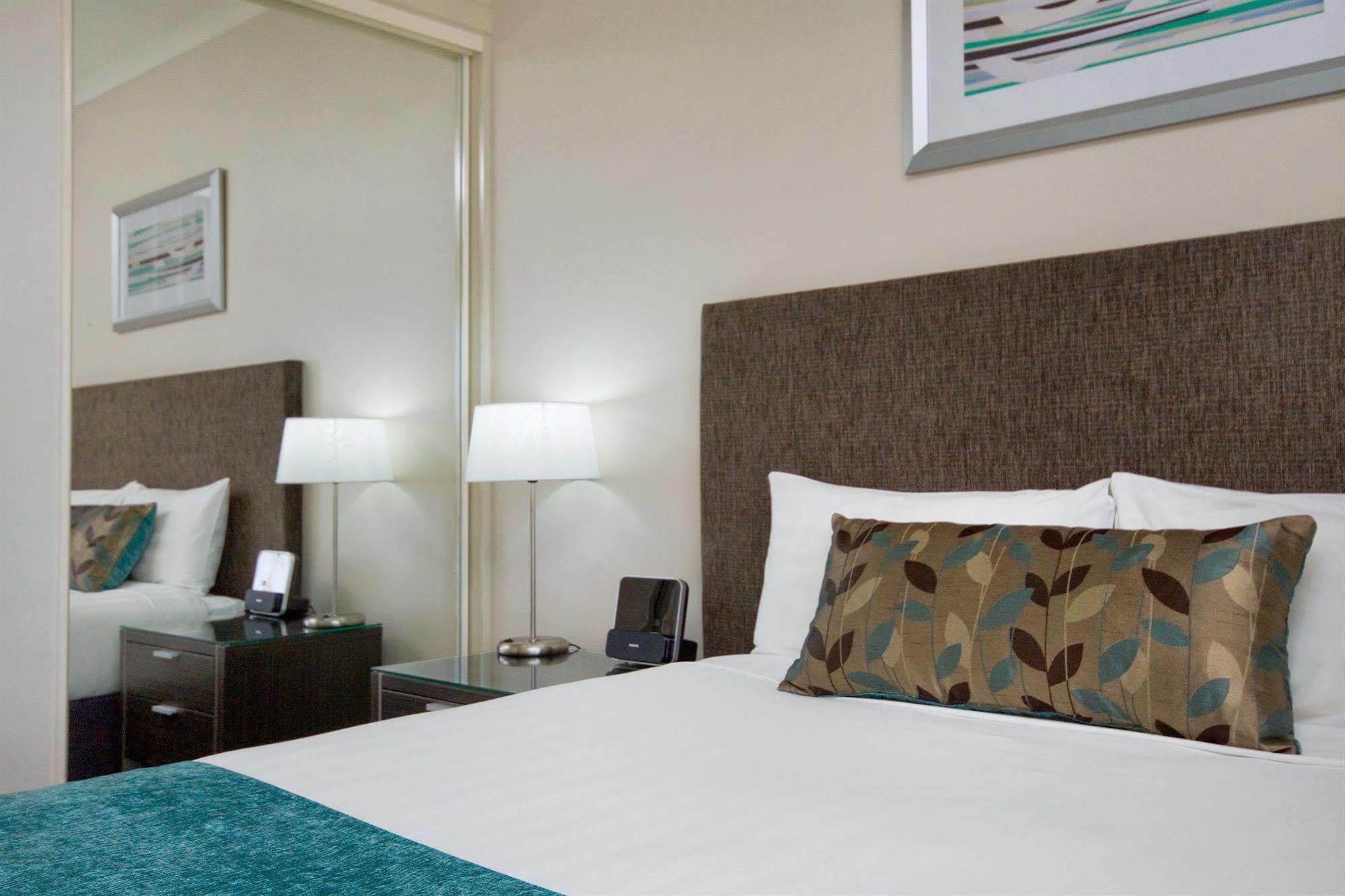 Pacific Suites Canberra Bagian luar foto