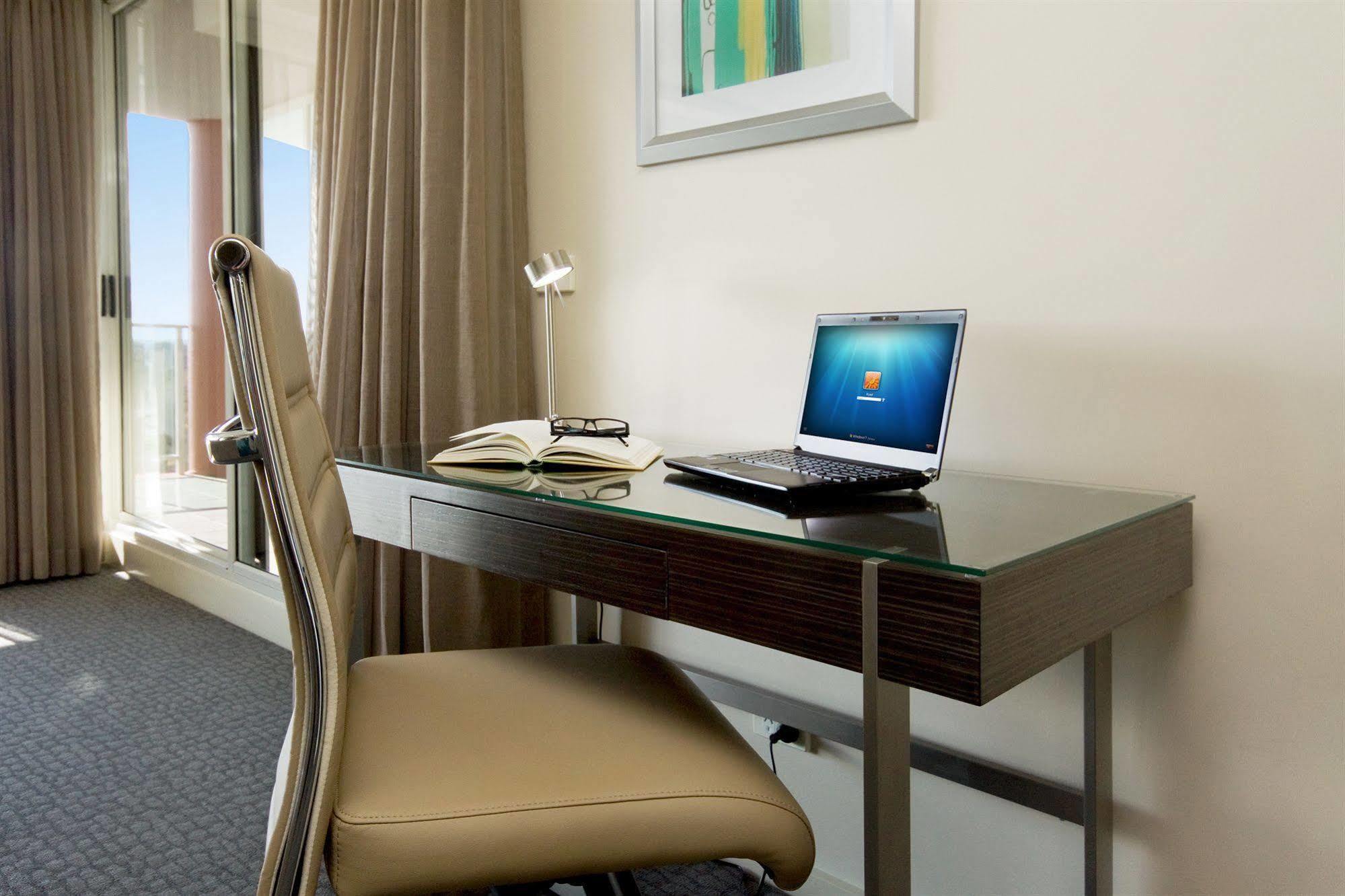 Pacific Suites Canberra Bagian luar foto