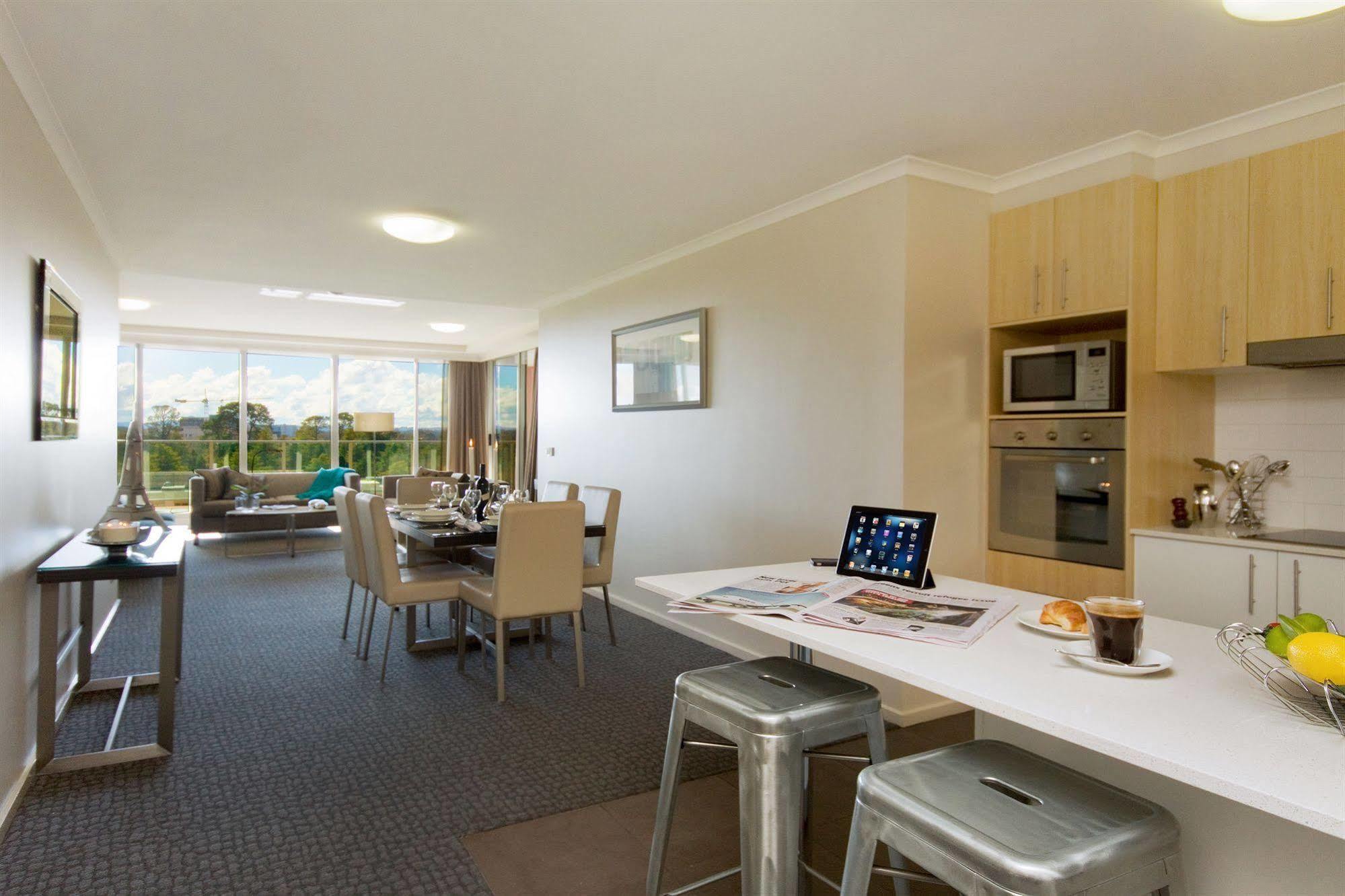 Pacific Suites Canberra Bagian luar foto