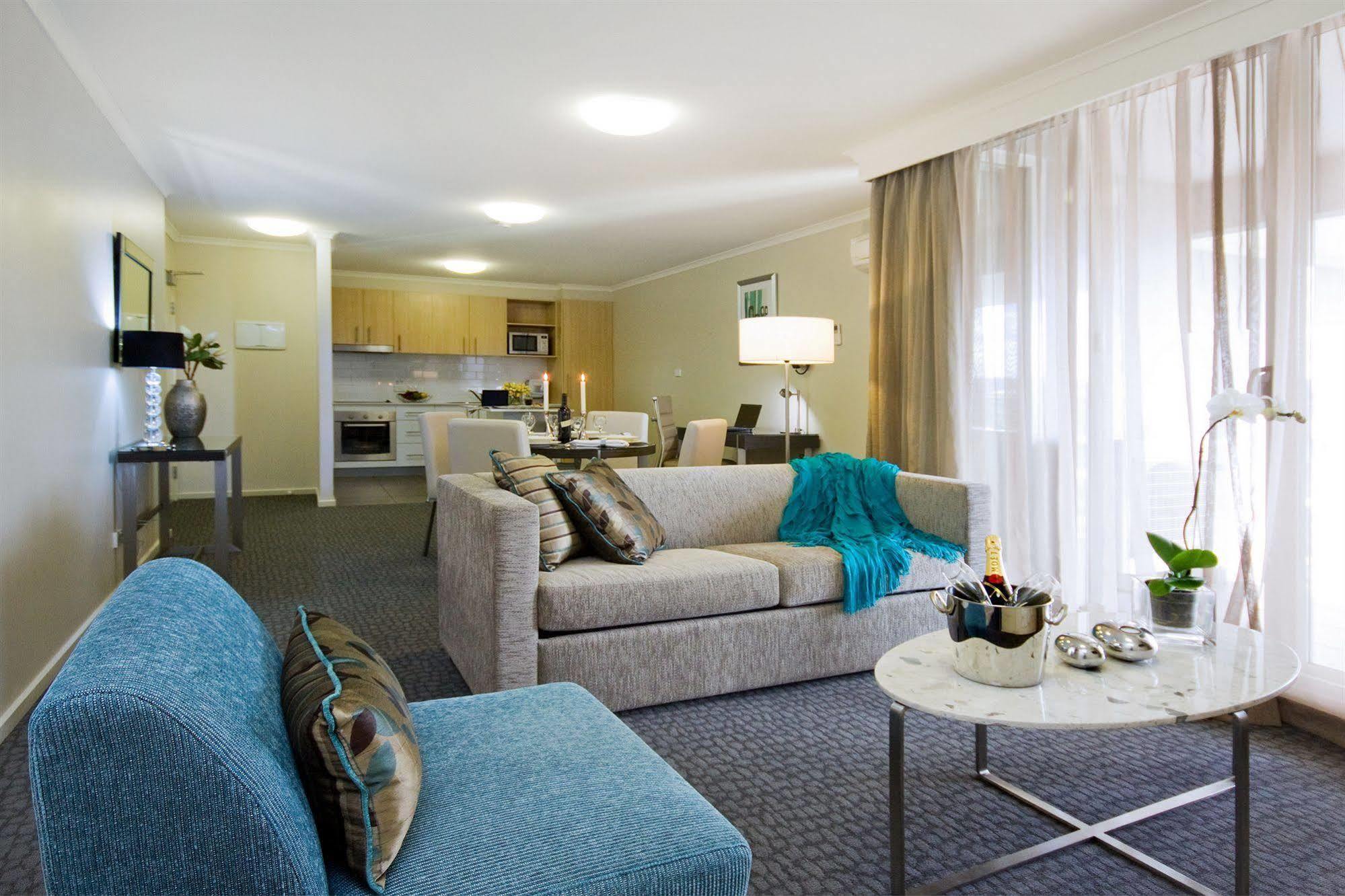 Pacific Suites Canberra Bagian luar foto