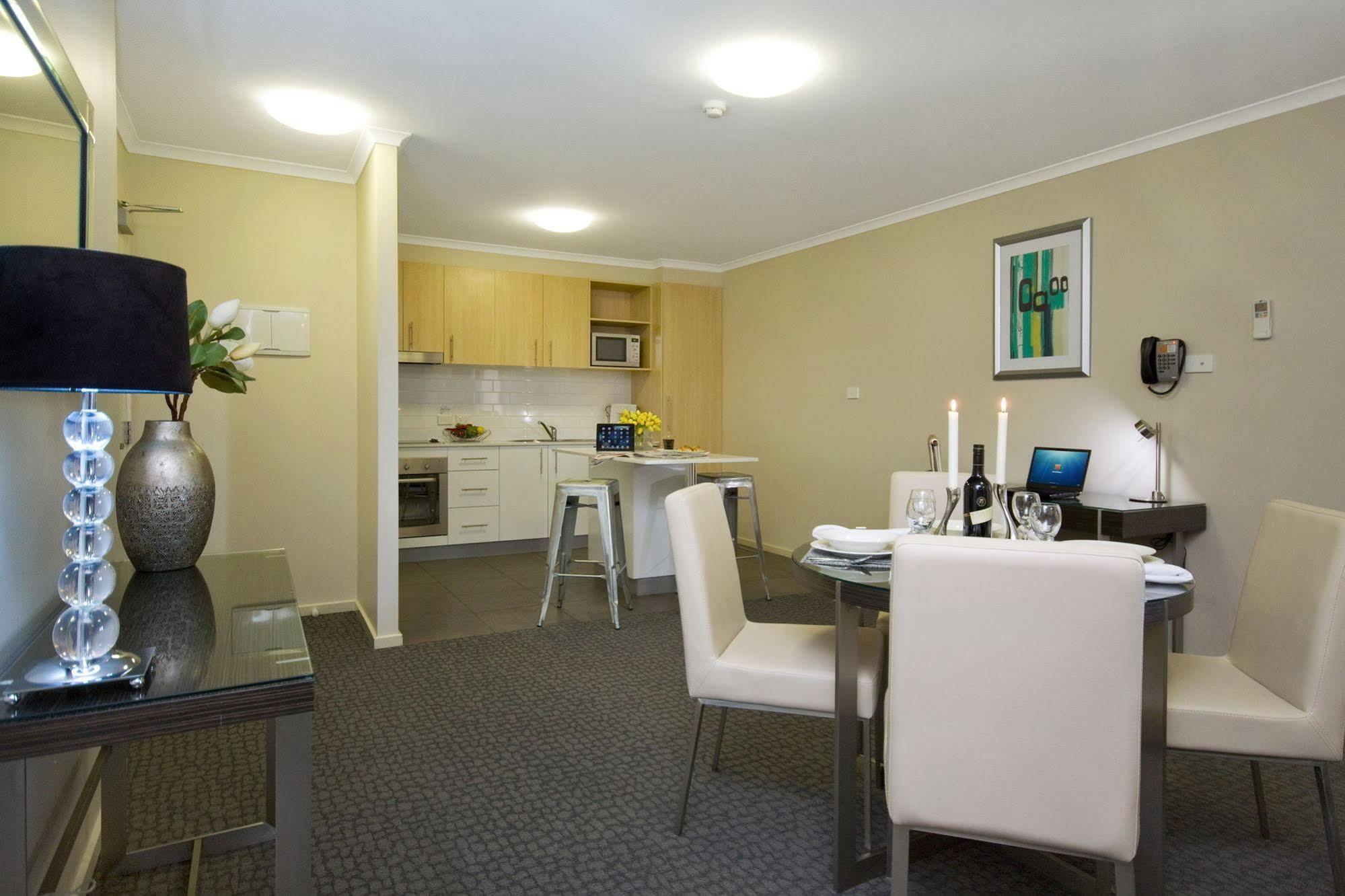 Pacific Suites Canberra Bagian luar foto