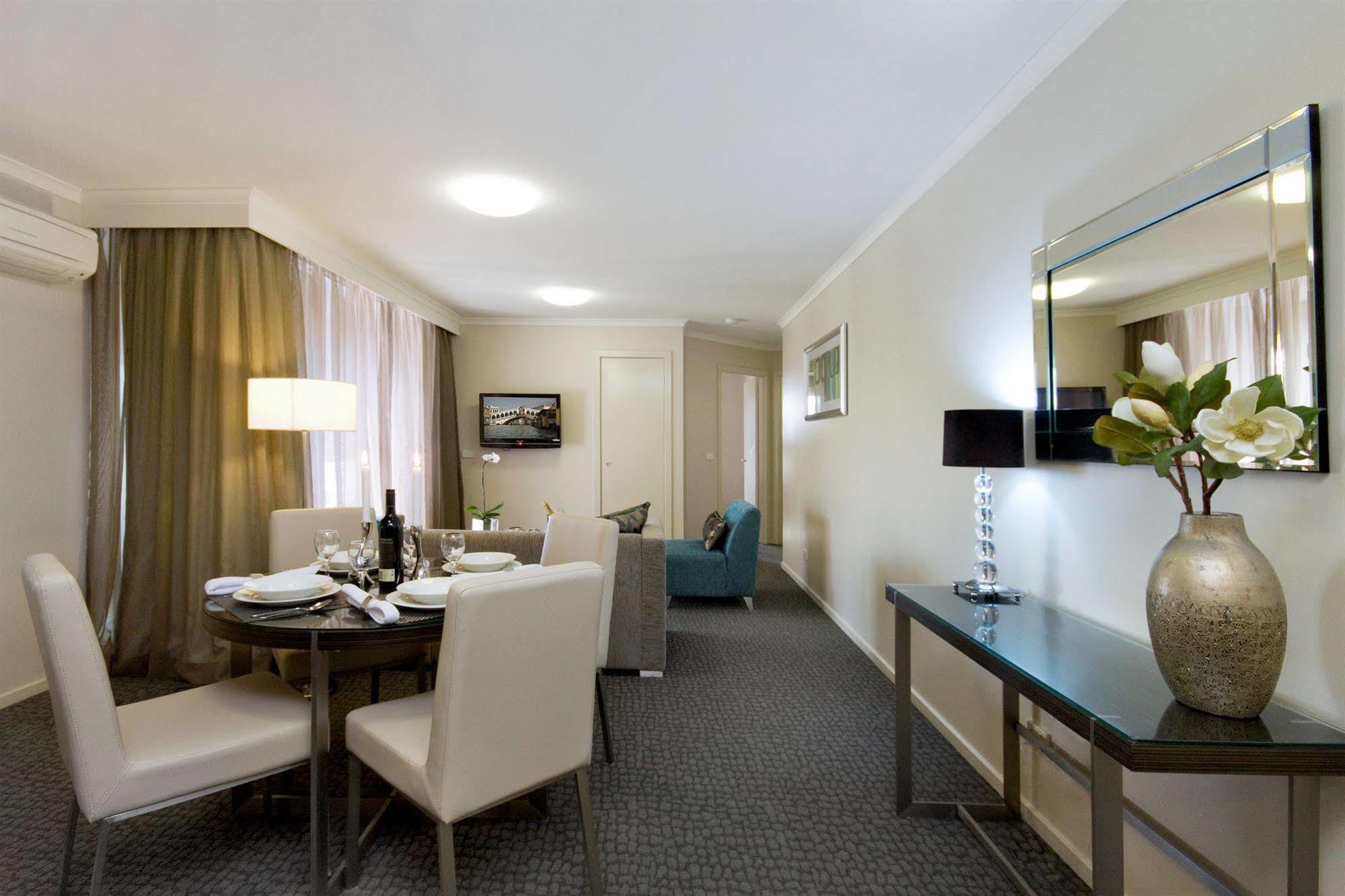 Pacific Suites Canberra Bagian luar foto